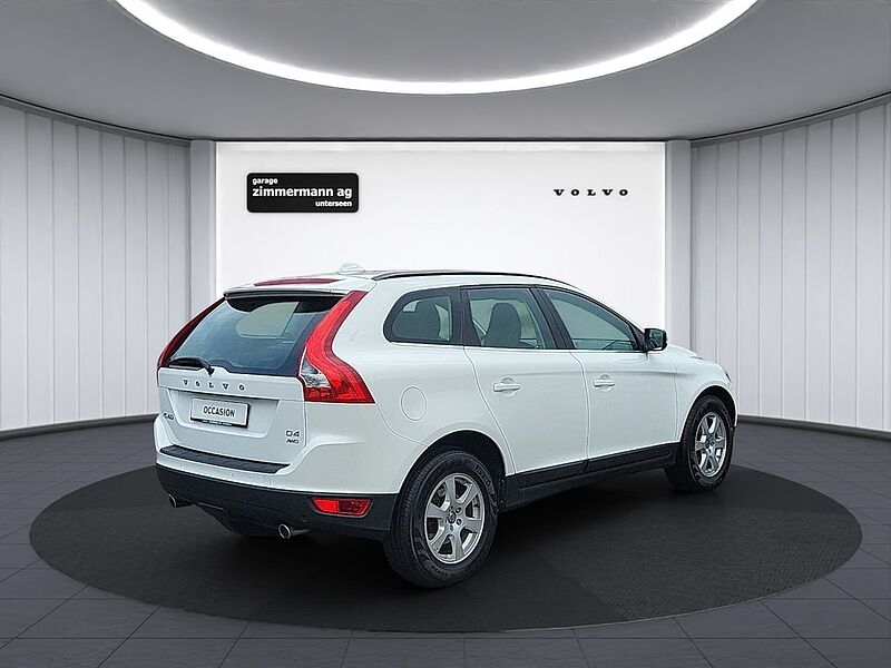 Volvo  2.4 D4 Momentum AWD S/S