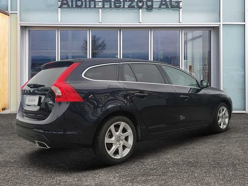 Volvo  2.4 D4 Momentum AWD