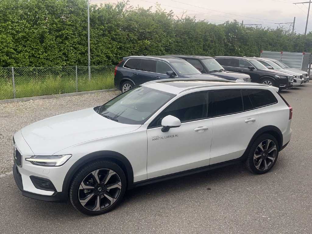 Volvo  Cross Country 2.0 B4 Plus AWD