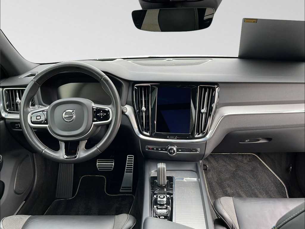 Volvo  2.0 B4 R-Design